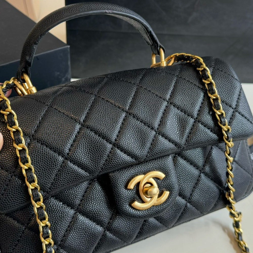 Beautiful leather Chanel bag